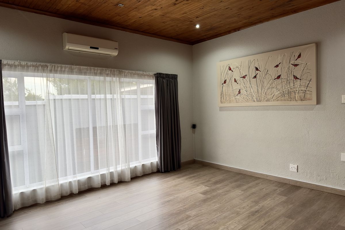 Elegant Family Home with Pool, Flatlet and Modern Touches. - Photo 4