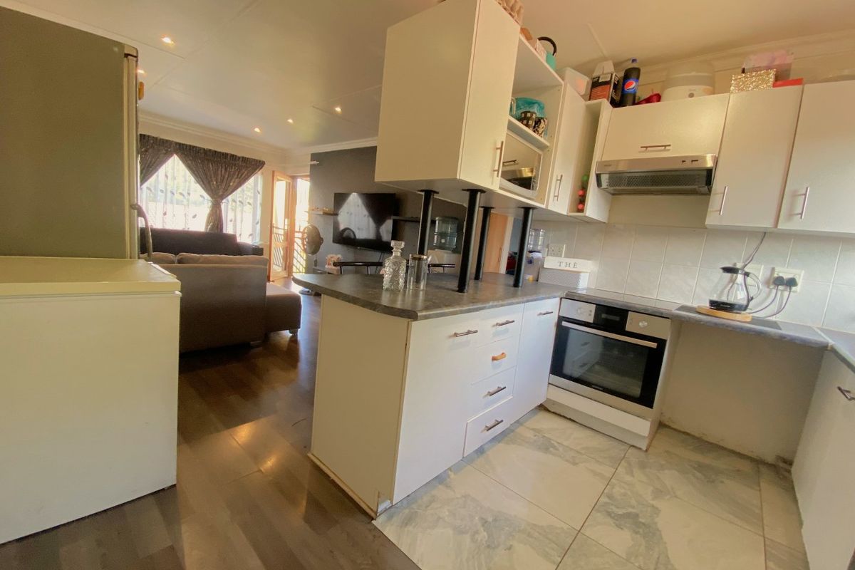 Well priced 2 bedroom apartment in prime location - Photo 5