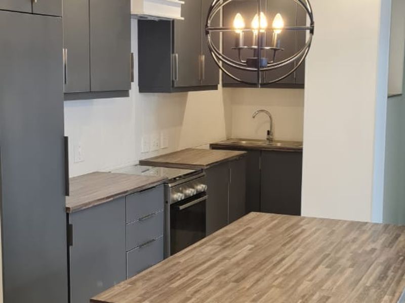 MODERN BACELOR COTTAGE IN MONUMENT R11 000 PM - Photo 10