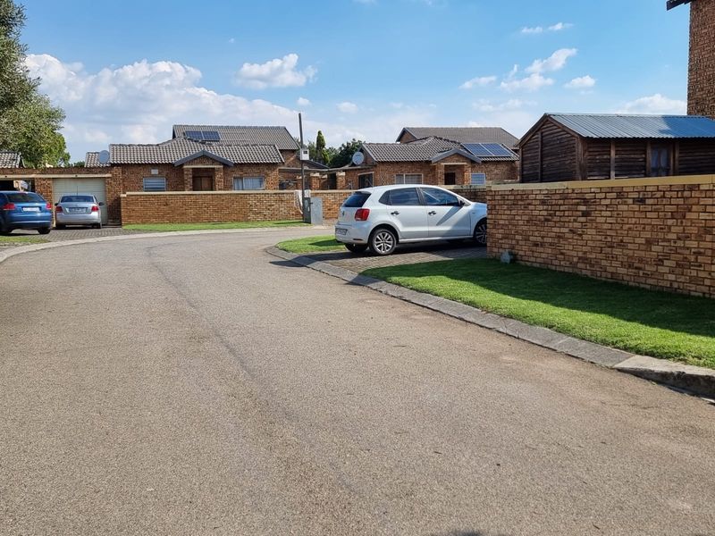 Three Bedroom stand alone with private Garden for Sale. - Photo 9