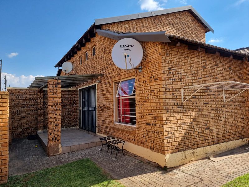 Three Bedroom stand alone with private Garden for Sale. - Photo 2