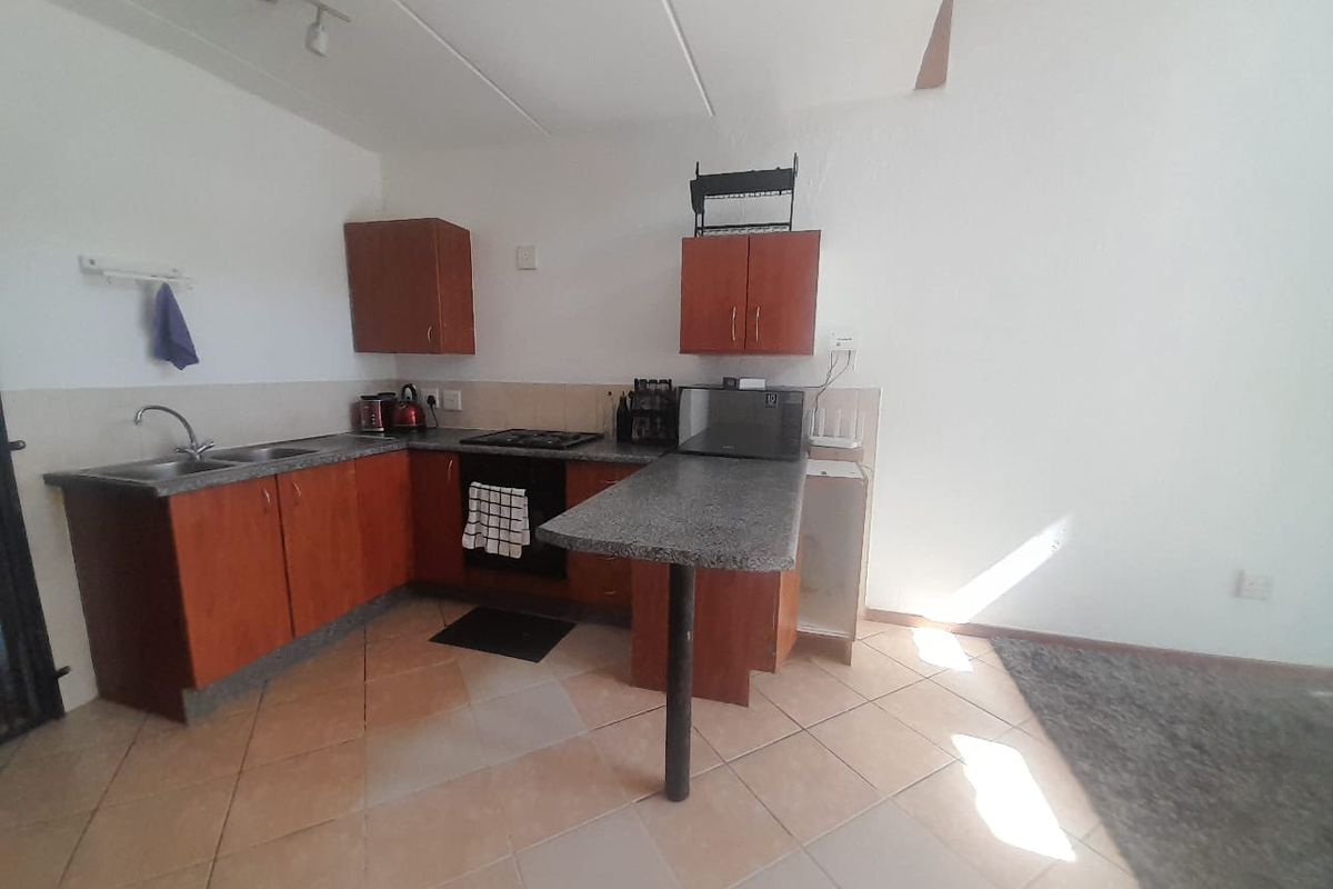 Sharing Room Available to Rent –  Honeydew - Photo 2