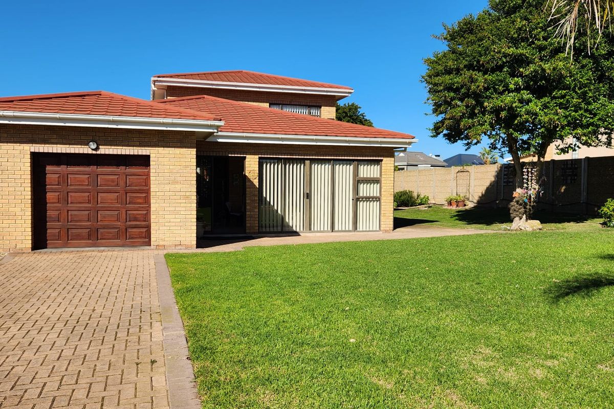 Immaculate Family Home with Space, Style & Security - Photo 2