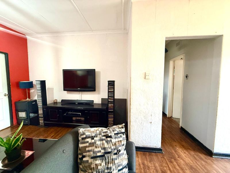 2-Bedroom Apartment for Sale in a Family-Friendly Flat - Photo 9