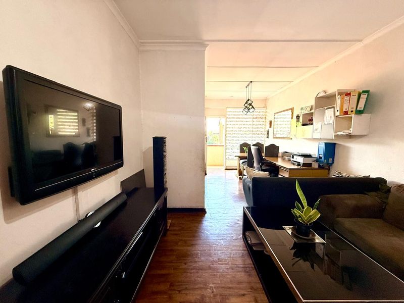 2-Bedroom Apartment for Sale in a Family-Friendly Flat - Photo 8