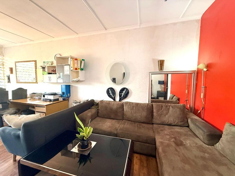 2-Bedroom Apartment for Sale in a Family-Friendly Flat - Photo 6