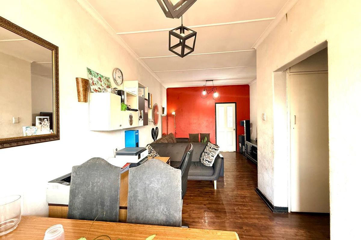 2-Bedroom Apartment for Sale in a Family-Friendly Flat - Photo 4