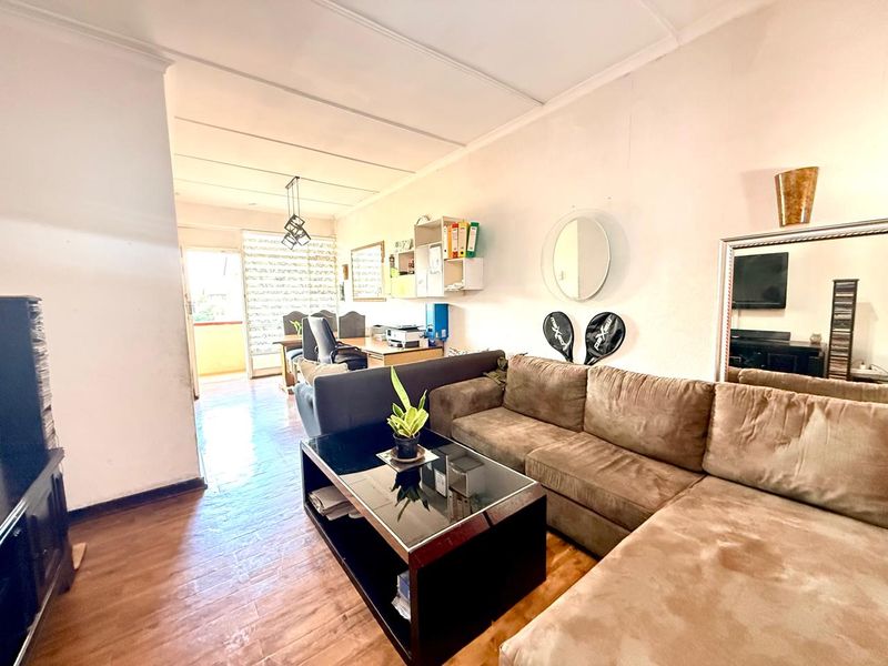 2-Bedroom Apartment for Sale in a Family-Friendly Flat - Photo 5