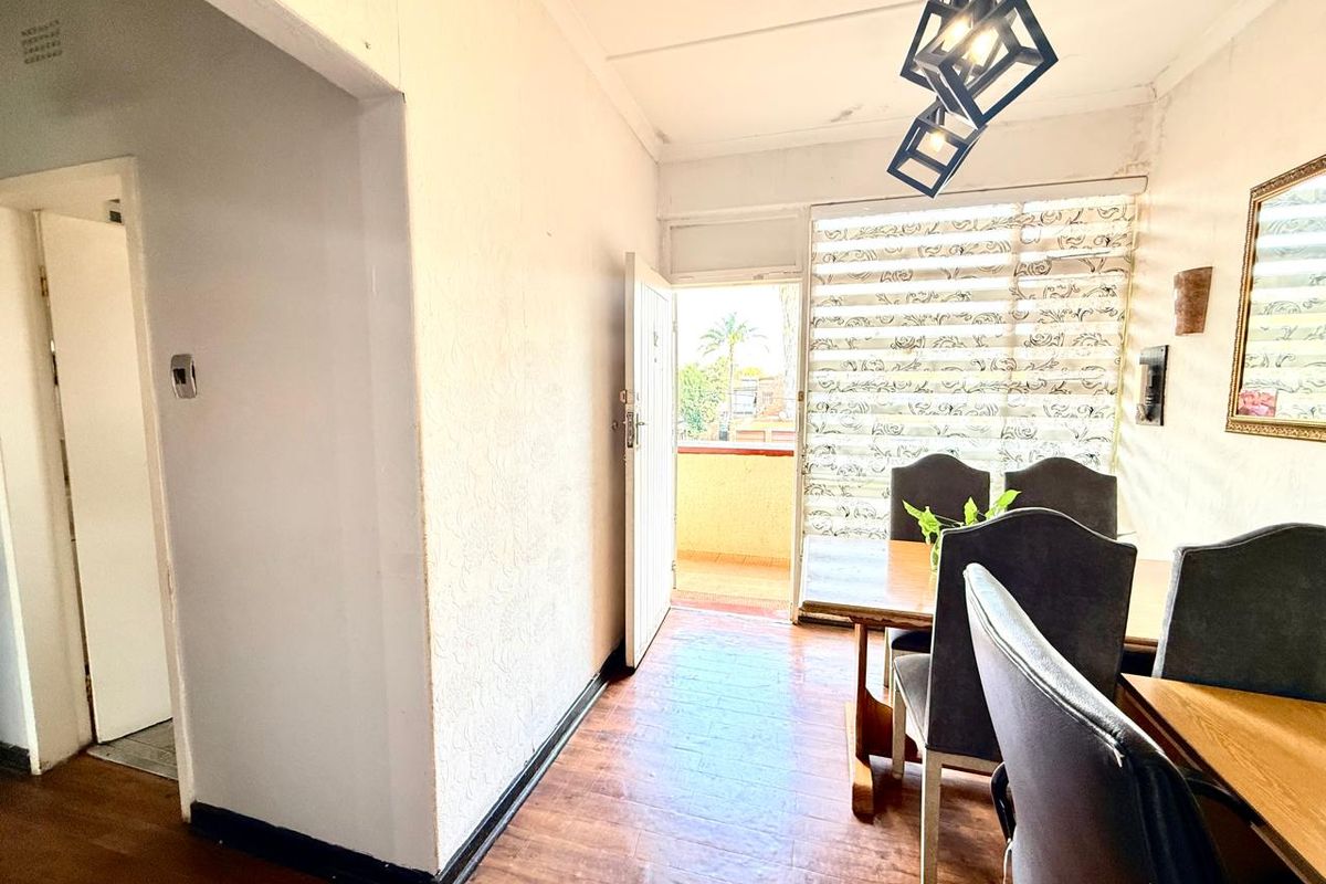 2-Bedroom Apartment for Sale in a Family-Friendly Flat - Photo 3