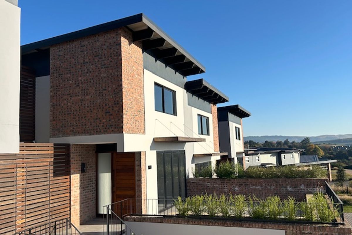 Affordable Upmarket 2 & 3 Bedroom Units in an established gated Estate - Photo 5