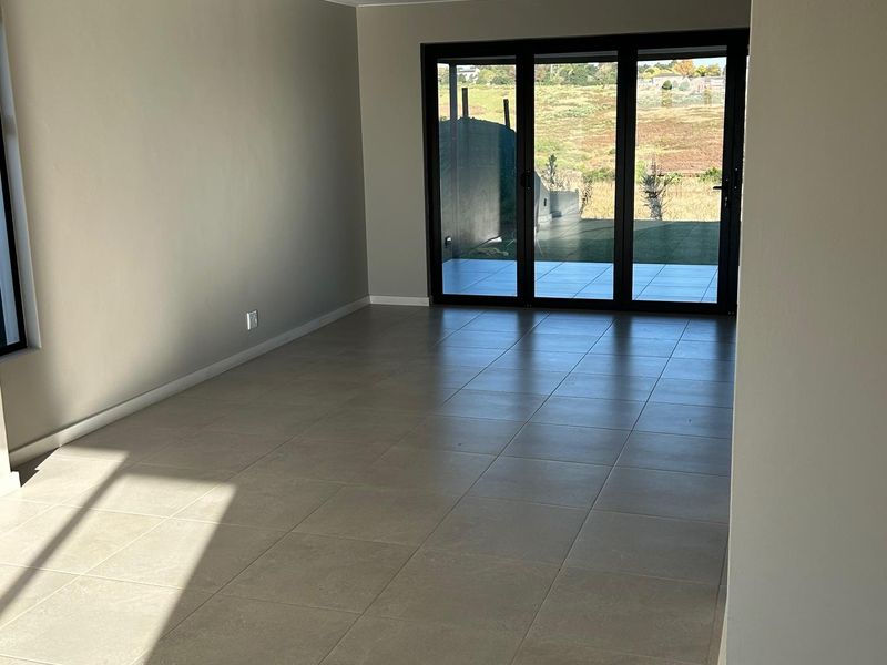 Affordable Upmarket 2 & 3 Bedroom Units in an established gated Estate - Photo 9