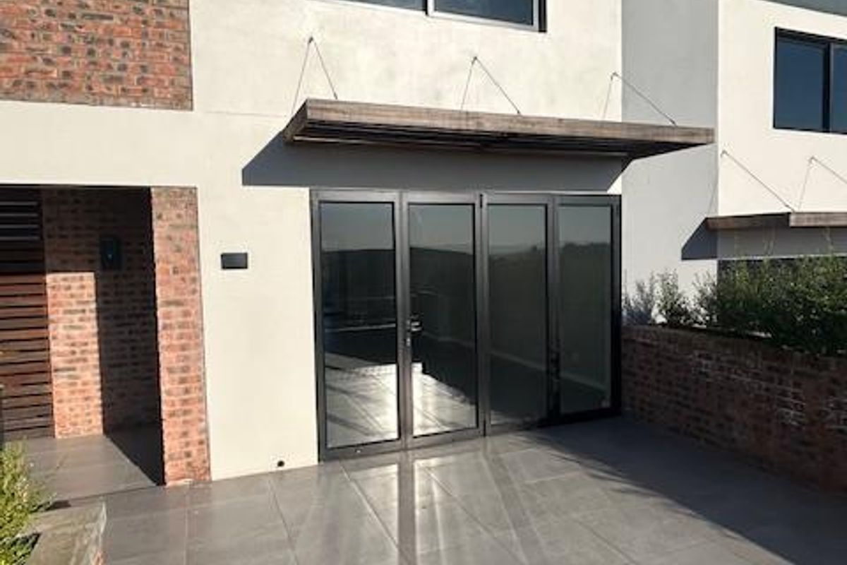 Affordable Upmarket 2 & 3 Bedroom Units in an established gated Estate - Photo 4