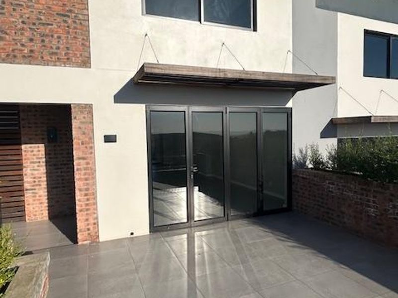 Affordable Upmarket 2 & 3 Bedroom Units in an established gated Estate - Photo 4