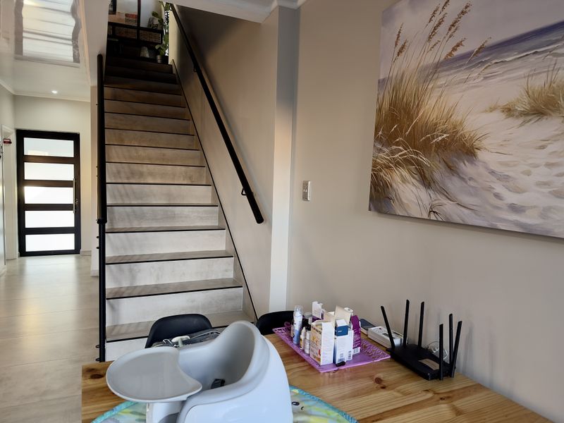 Luxurious Modern Home in Prestige Gated Estate. - Photo 9