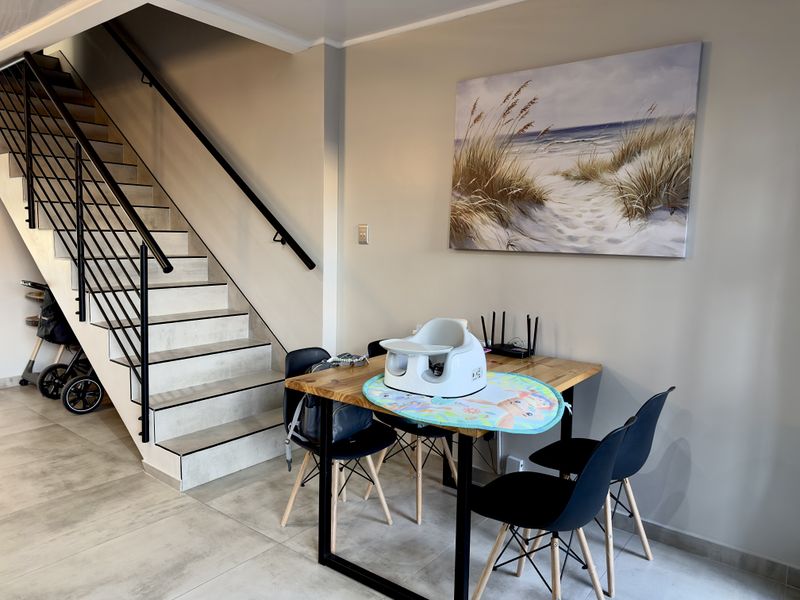 Luxurious Modern Home in Prestige Gated Estate. - Photo 8