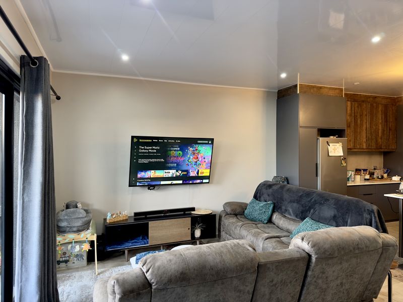 Luxurious Modern Home in Prestige Gated Estate. - Photo 7