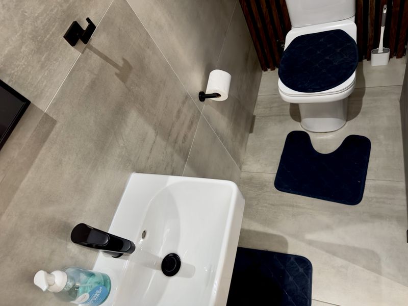 Luxurious Modern Home in Prestige Gated Estate. - Photo 6