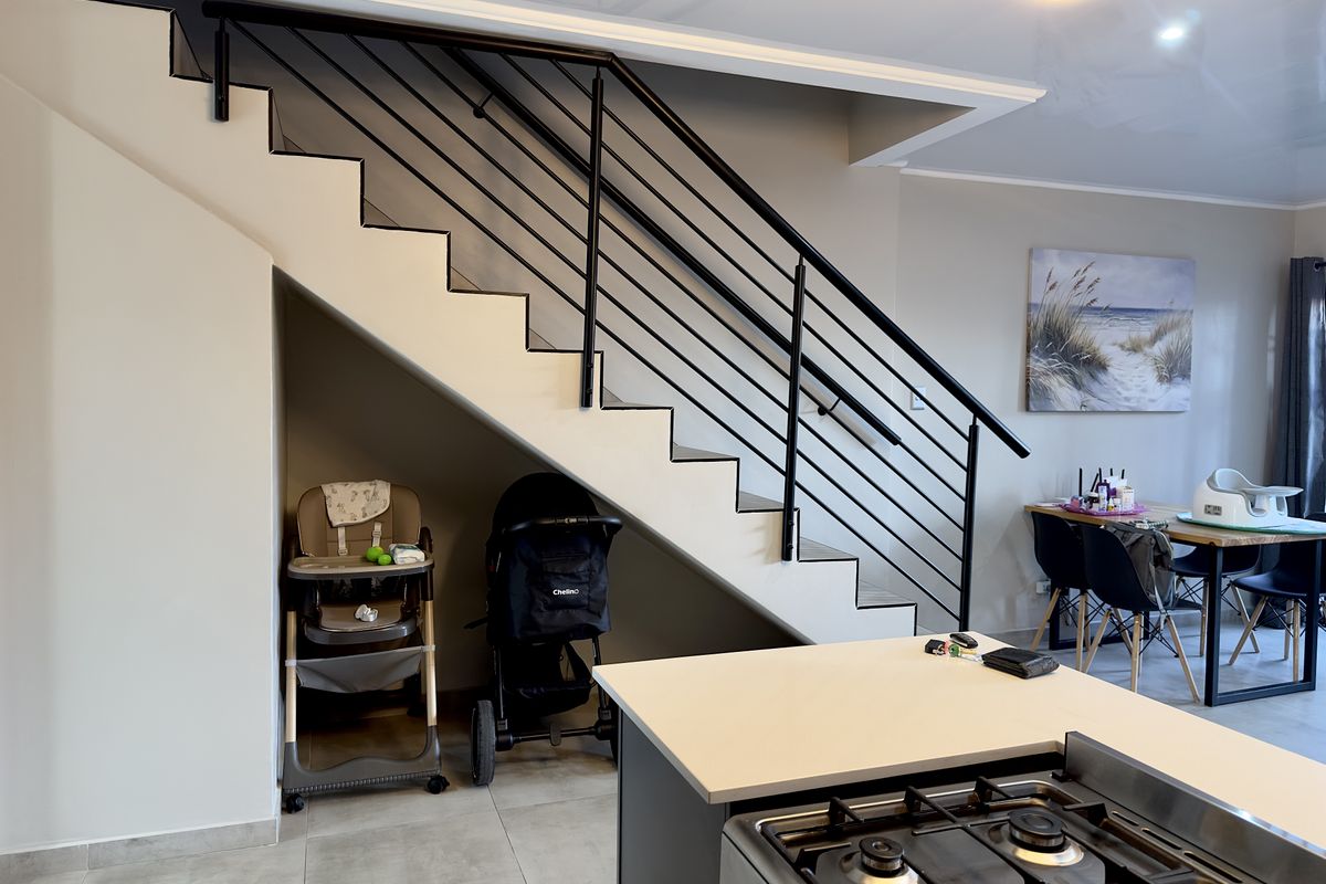 Luxurious Modern Home in Prestige Gated Estate. - Photo 4