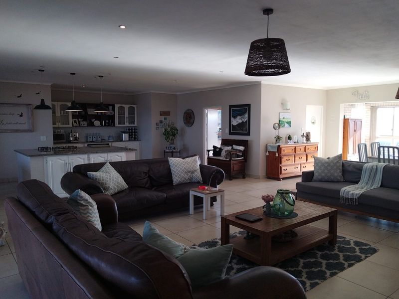 Grand Family Home Or Investors Haven - Photo 3