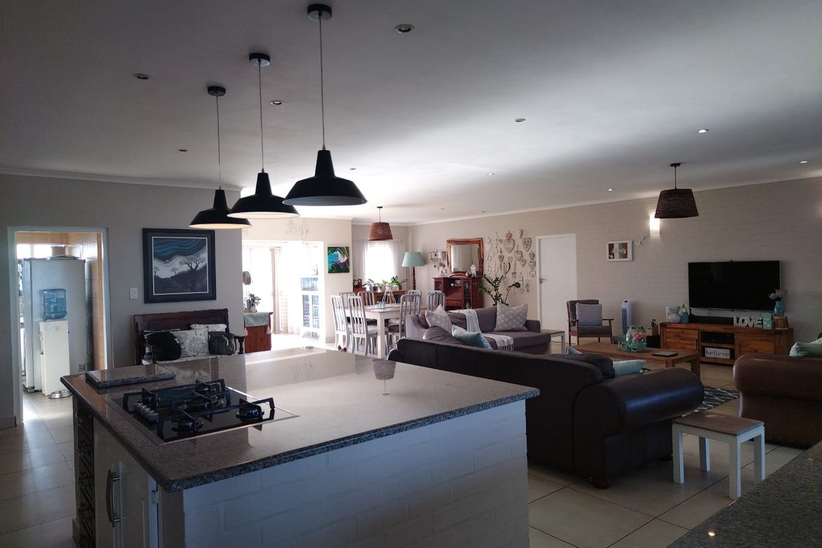 Grand Family Home Or Investors Haven - Photo 5