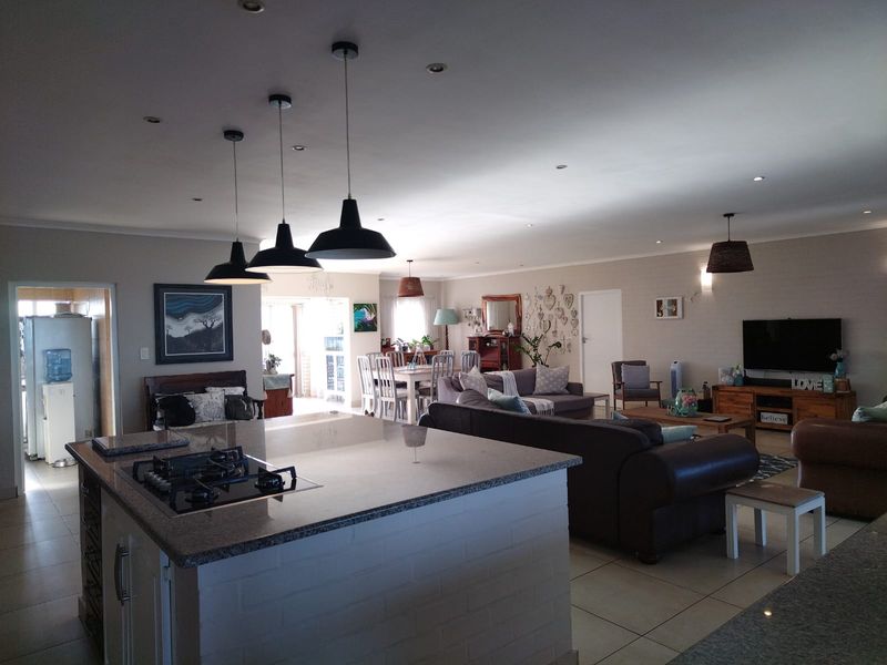 Grand Family Home Or Investors Haven - Photo 5