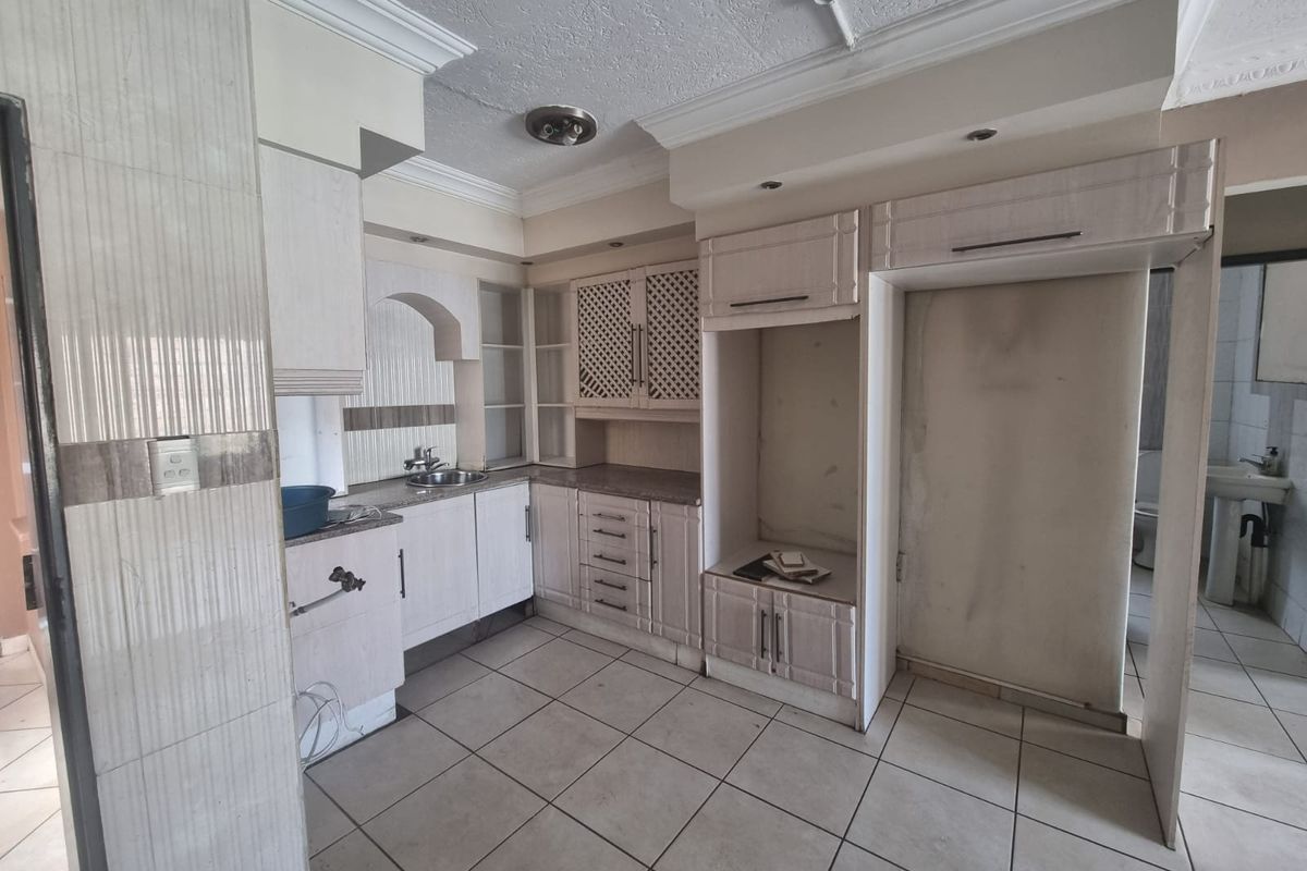 Modern Two Bedroom First floor Apartment for Sale. - Photo 2