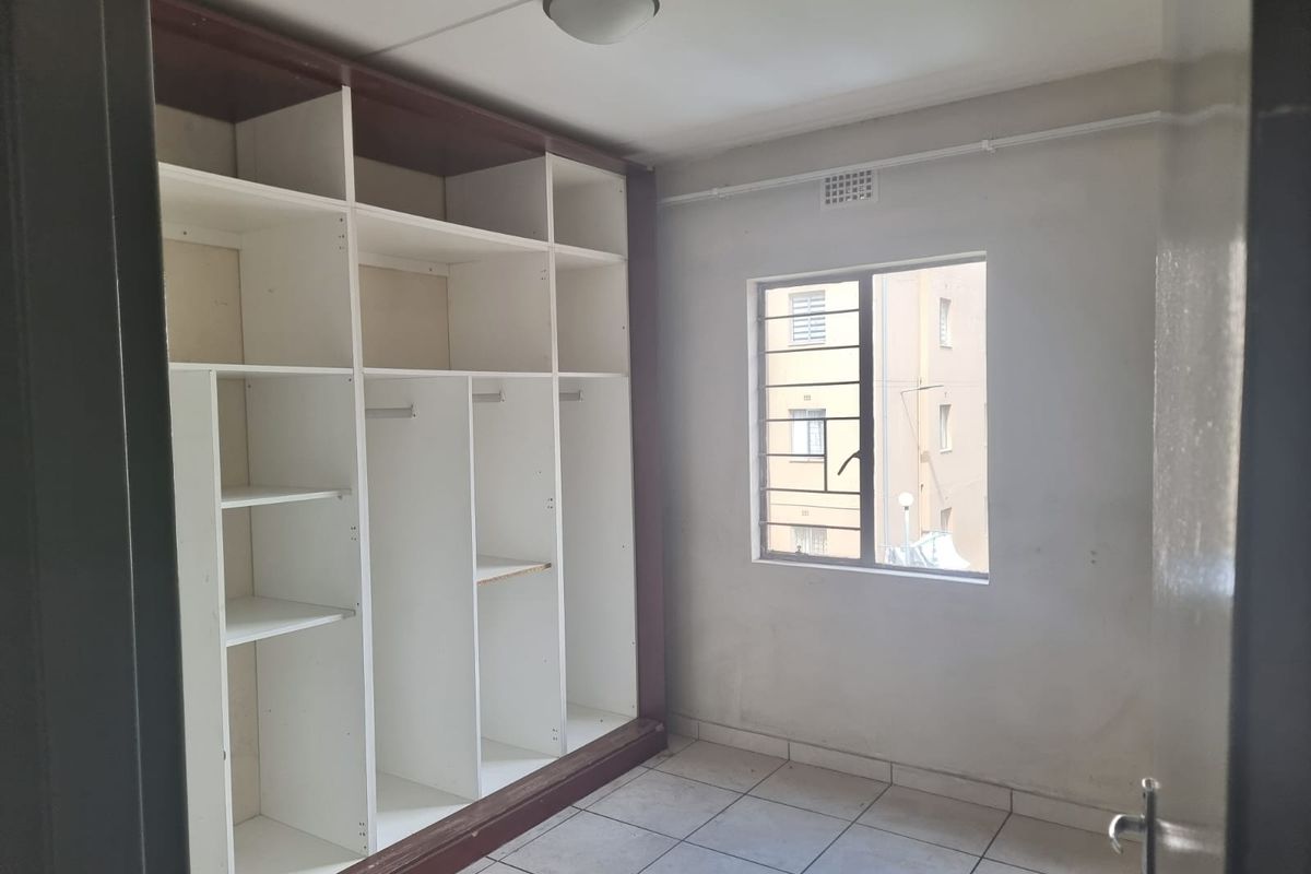 Modern Two Bedroom First floor Apartment for Sale. - Photo 3