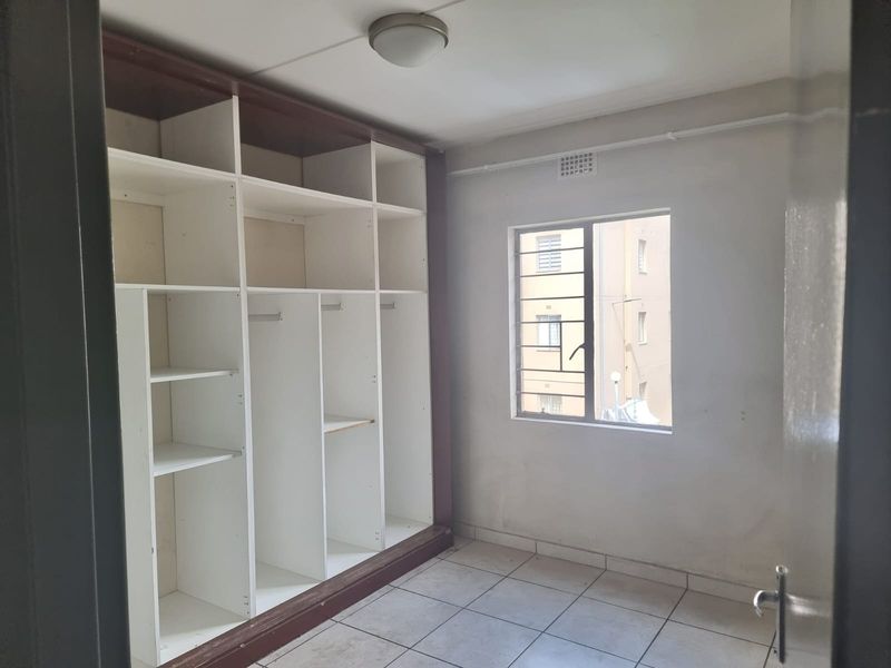 Modern Two Bedroom First floor Apartment for Sale. - Photo 3