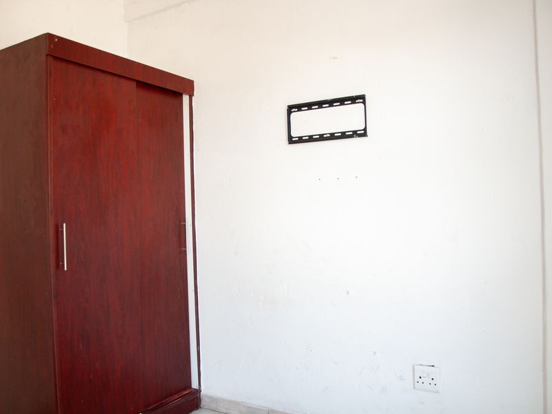 Attractive First Floor Apartment in Windmills Complex - Photo 7