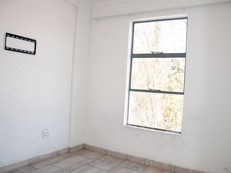 Attractive First Floor Apartment in Windmills Complex - Photo 6