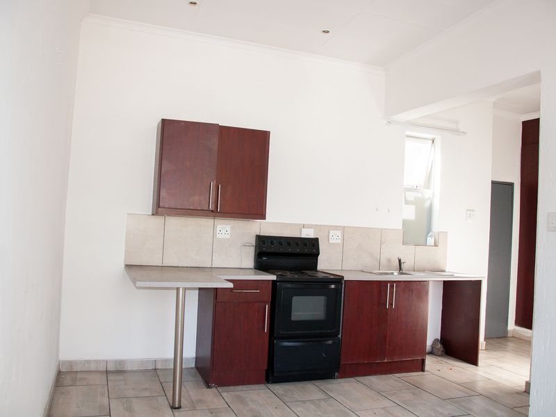 Attractive First Floor Apartment in Windmills Complex - Photo 4