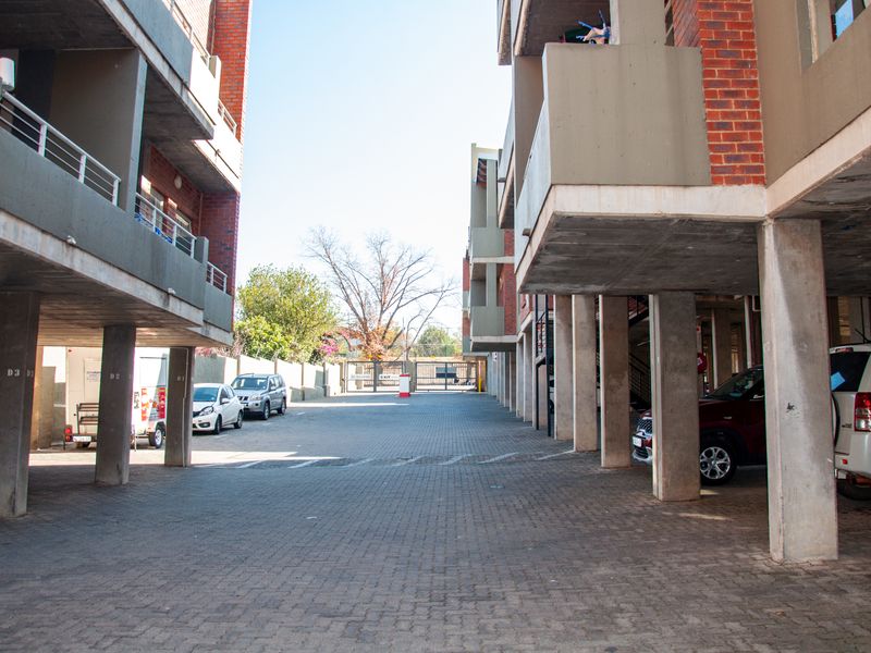 Attractive First Floor Apartment in Windmills Complex - Photo 2