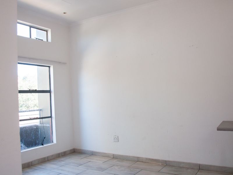 Attractive First Floor Apartment in Windmills Complex - Photo 3