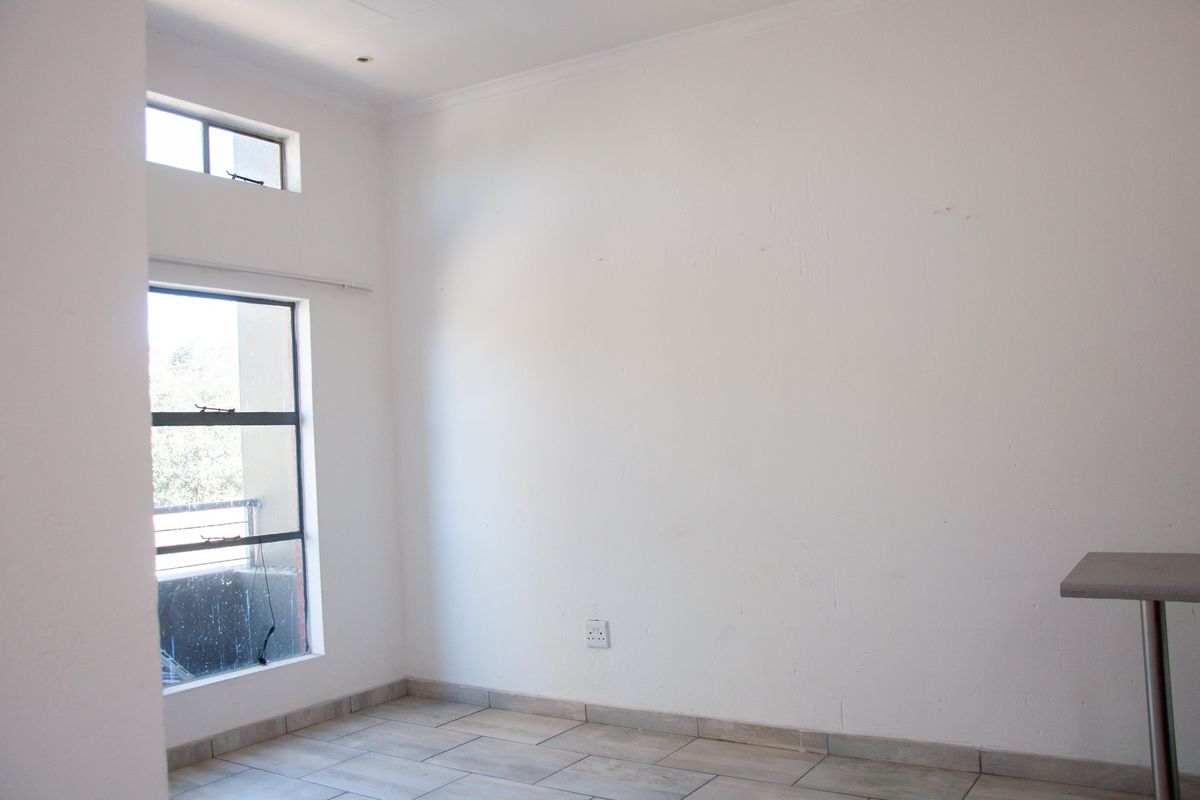 Attractive First Floor Apartment in Windmills Complex - Photo 3