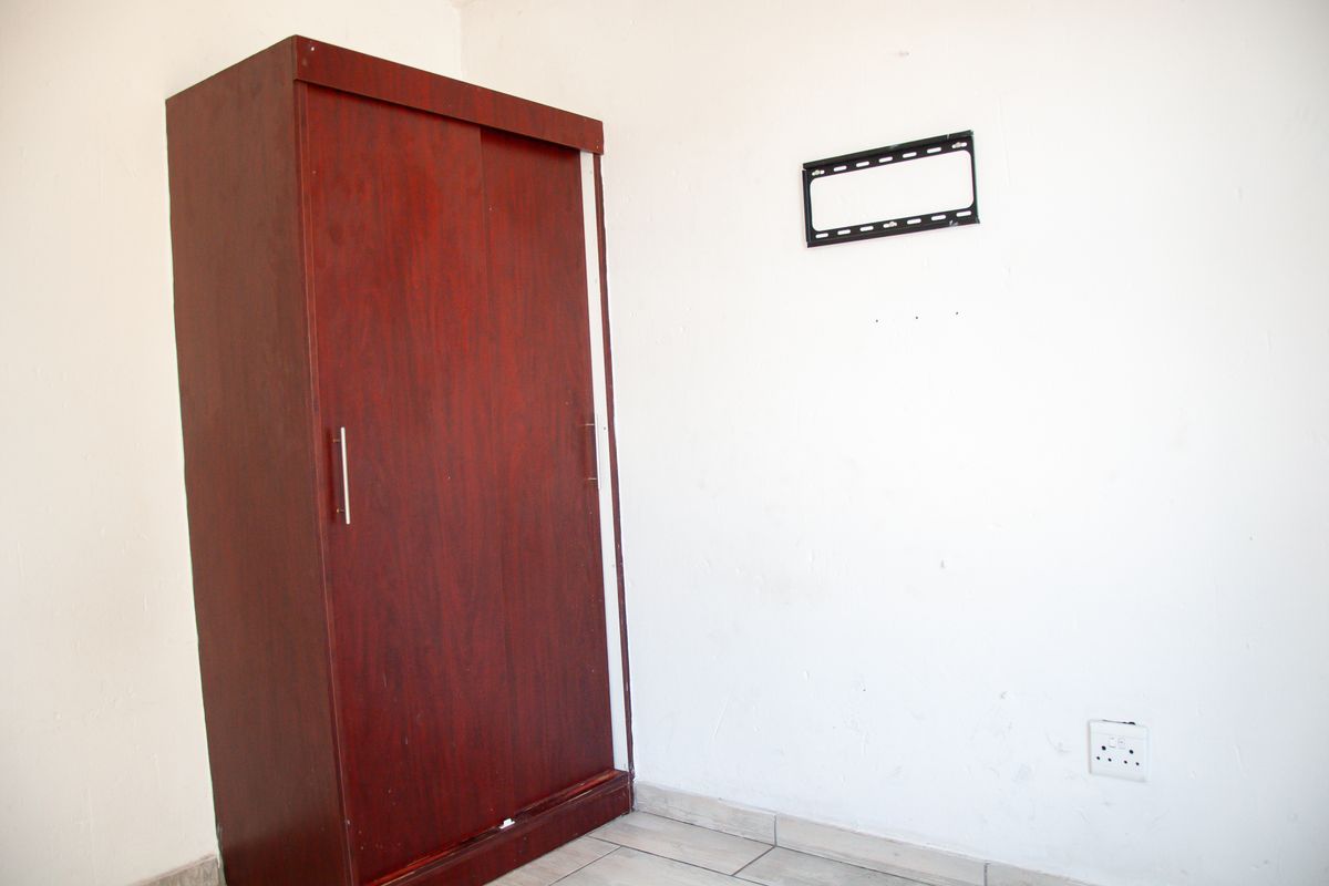 Attractive First Floor Apartment in Windmills Complex - Photo 5