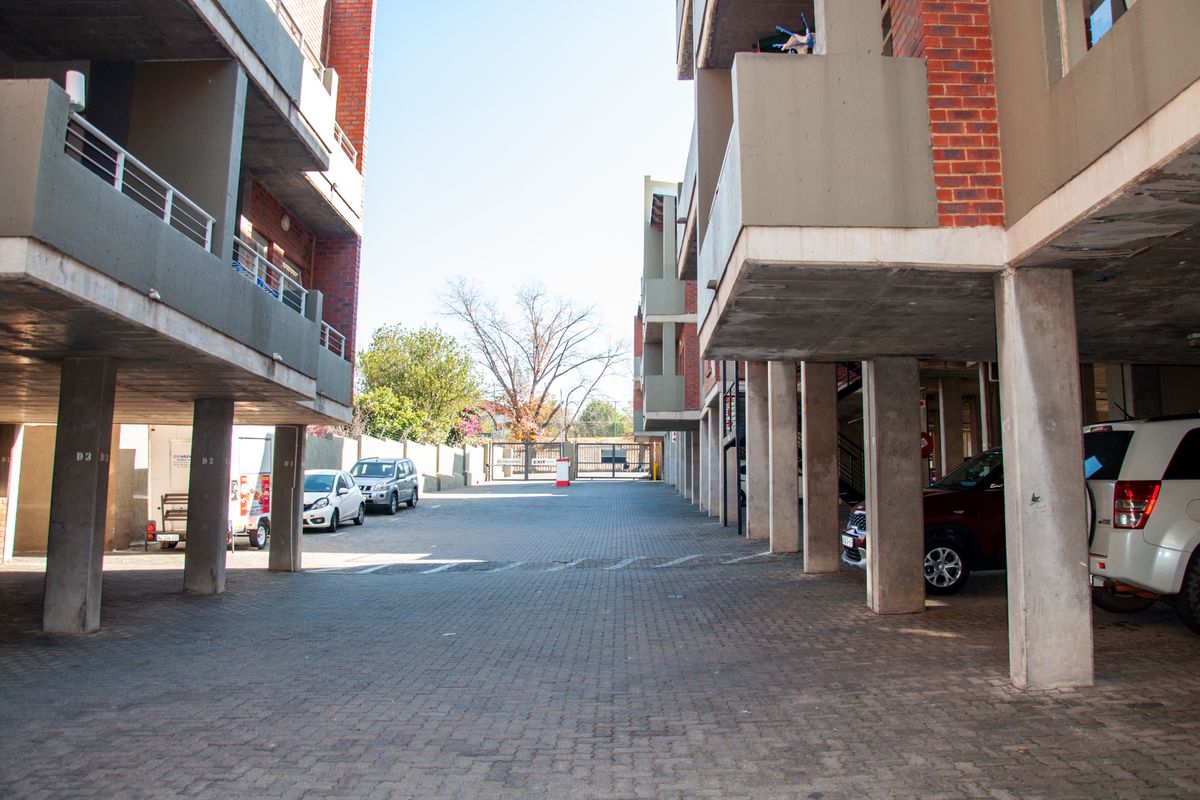 Attractive First Floor Apartment in Windmills Complex - Photo 2