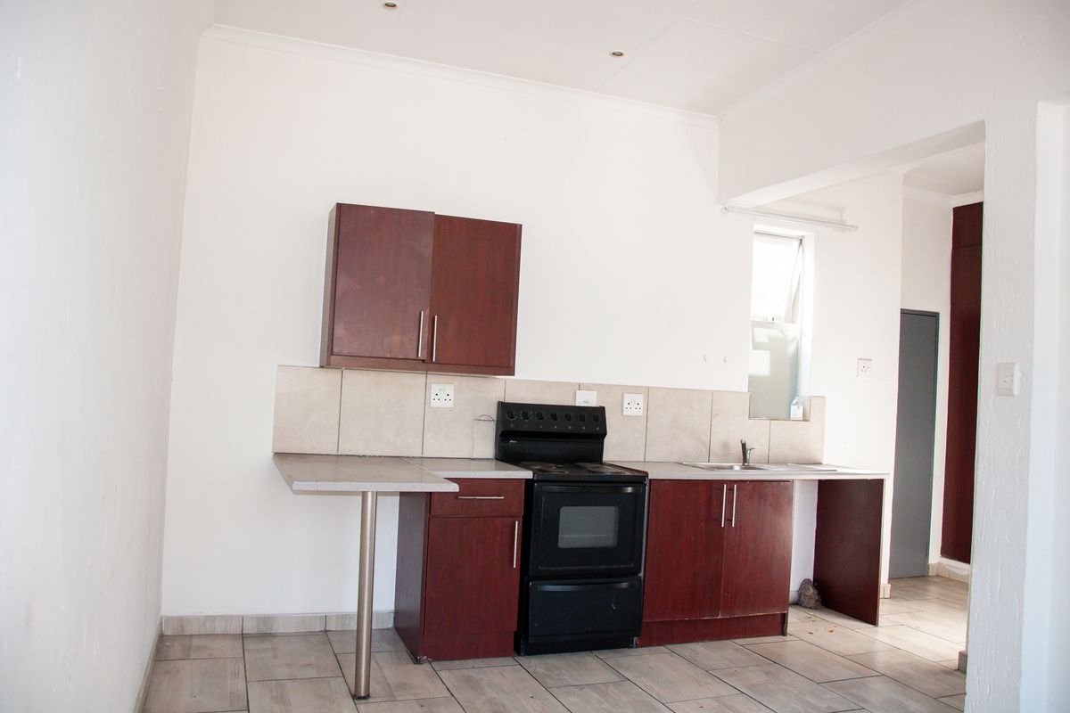 Attractive First Floor Apartment in Windmills Complex - Photo 4