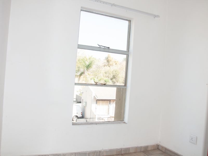 Attractive First Floor Apartment in Windmills Complex - Photo 8