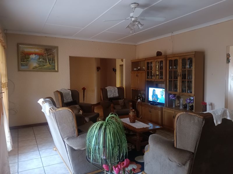 Big Spaces, Endless Potential - Photo 2