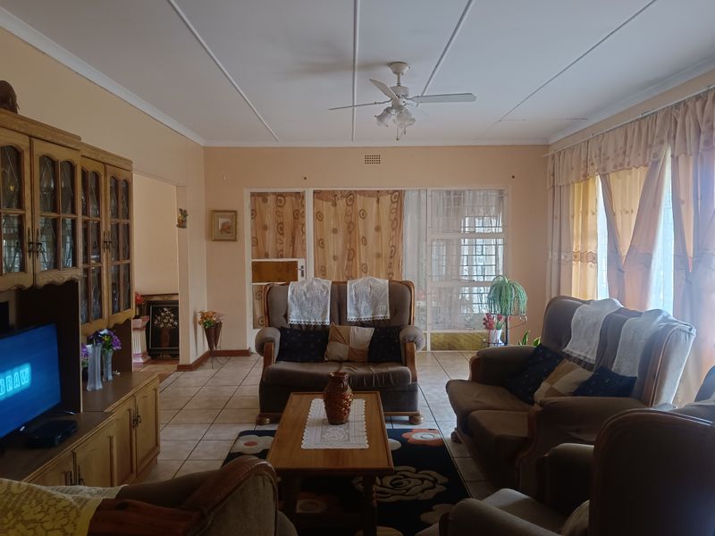 Big Spaces, Endless Potential - Photo 3