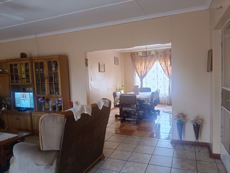 Big Spaces, Endless Potential - Photo 10