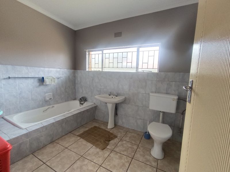 Big Spaces, Endless Potential - Photo 9