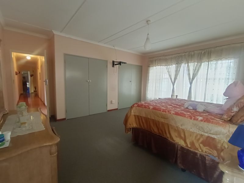 Big Spaces, Endless Potential - Photo 6