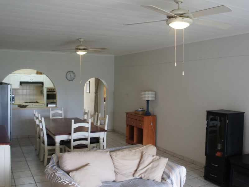 Ground-Level Apartment Overlooking Golf Course: A Spacious Haven in a Secure Complex - Photo 5