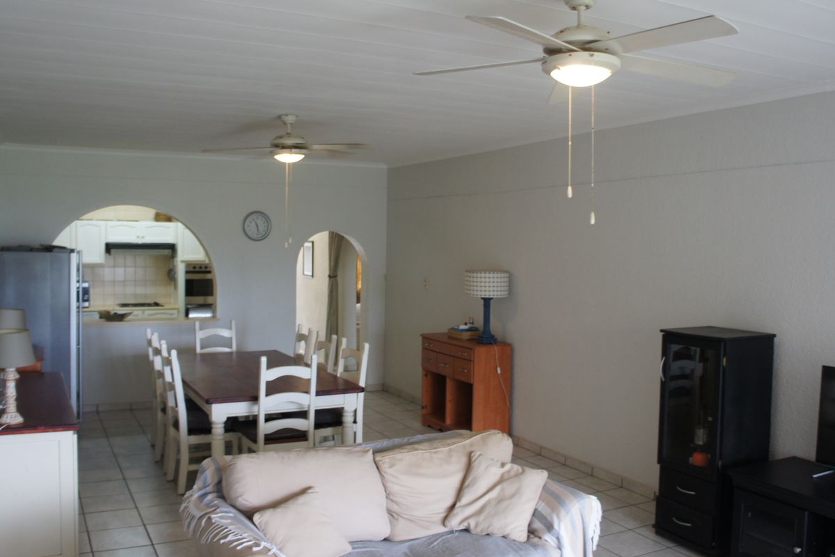 Ground-Level Apartment Overlooking Golf Course: A Spacious Haven in a Secure Complex - Photo 5