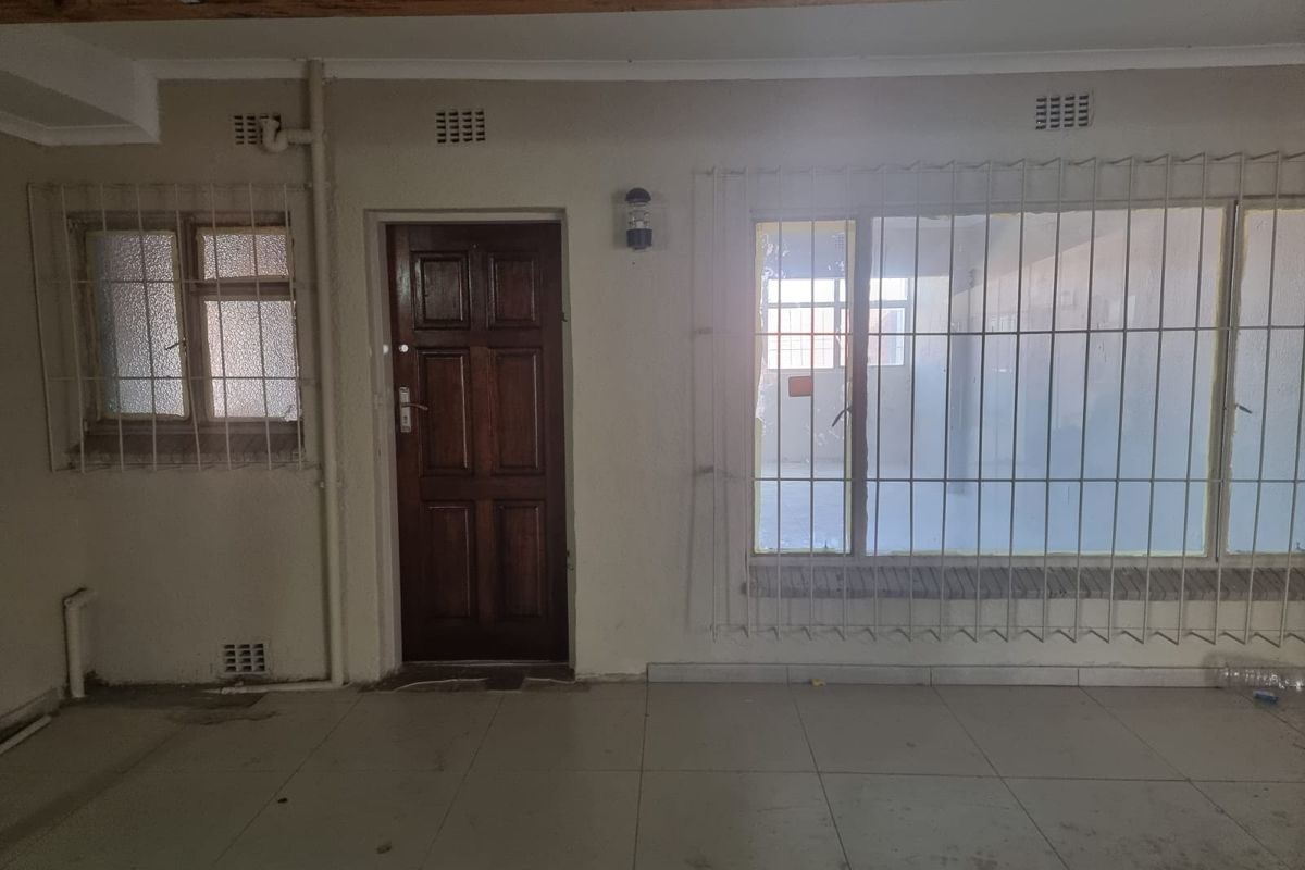 New renovated two Bedroom Apartment to Let. - Photo 2