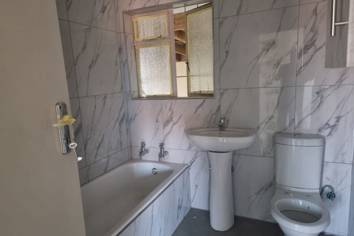 New renovated two Bedroom Apartment to Let. - Photo 4