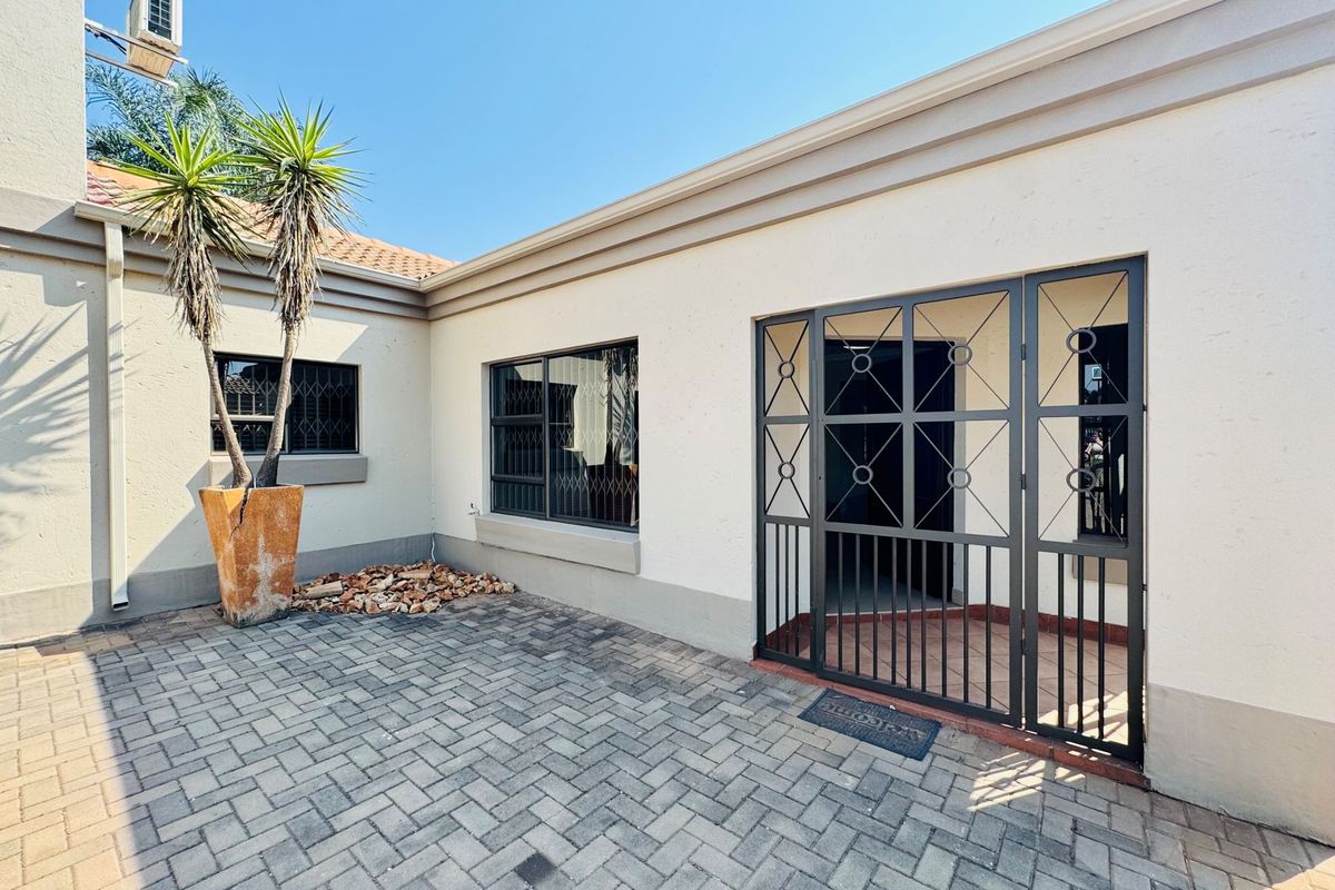 Spacious 3-Bedroom Home with Flatlet & Pool in Annlin - Photo 3