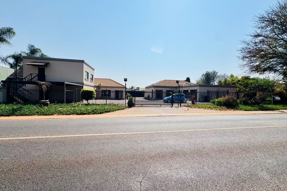 Spacious 3-Bedroom Home with Flatlet & Pool in Annlin - Photo 2