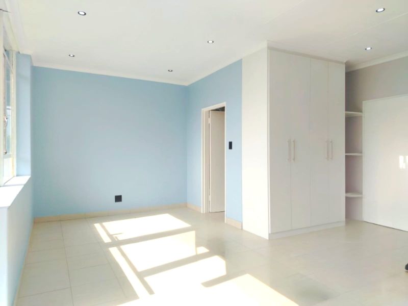 Sunrise Living in a Stylish Open-Plan Studio Retreat - Photo 6